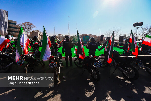 آئین اهتزاز پرچم مقدس جمهوری اسلامی ایران در یزد