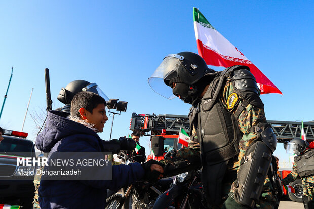 آئین اهتزاز پرچم مقدس جمهوری اسلامی ایران در یزد