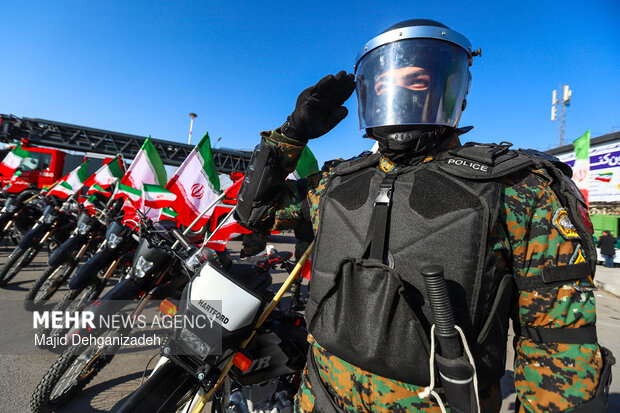 آئین اهتزاز پرچم مقدس جمهوری اسلامی ایران در یزد