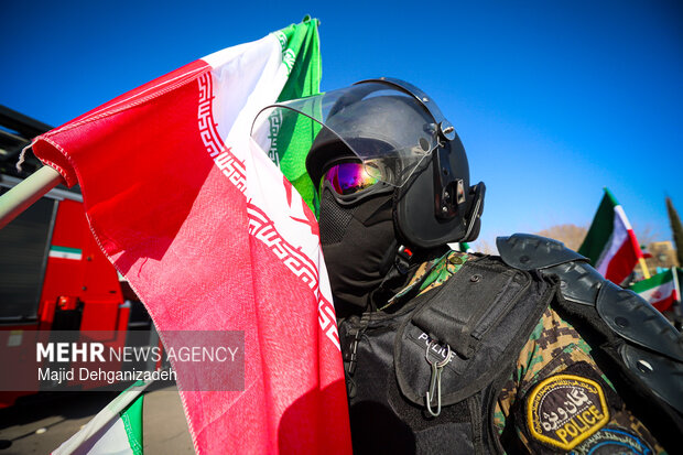 آئین اهتزاز پرچم مقدس جمهوری اسلامی ایران در یزد