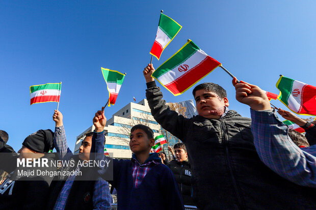 آئین اهتزاز پرچم مقدس جمهوری اسلامی ایران در یزد