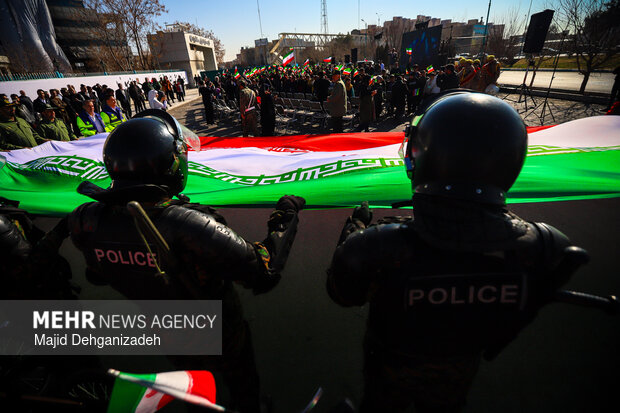 آئین اهتزاز پرچم مقدس جمهوری اسلامی ایران در یزد