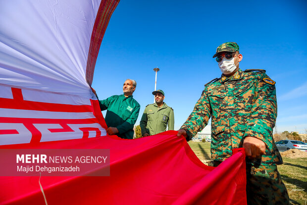 آئین اهتزاز پرچم مقدس جمهوری اسلامی ایران در یزد
