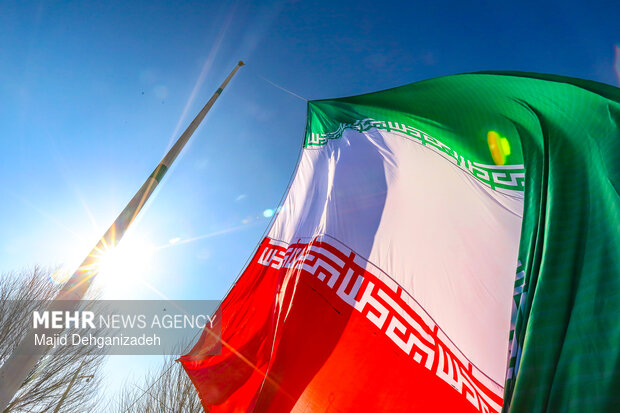 آئین اهتزاز پرچم مقدس جمهوری اسلامی ایران در یزد