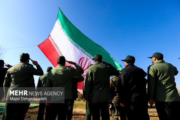 آئین اهتزاز پرچم مقدس جمهوری اسلامی ایران در یزد