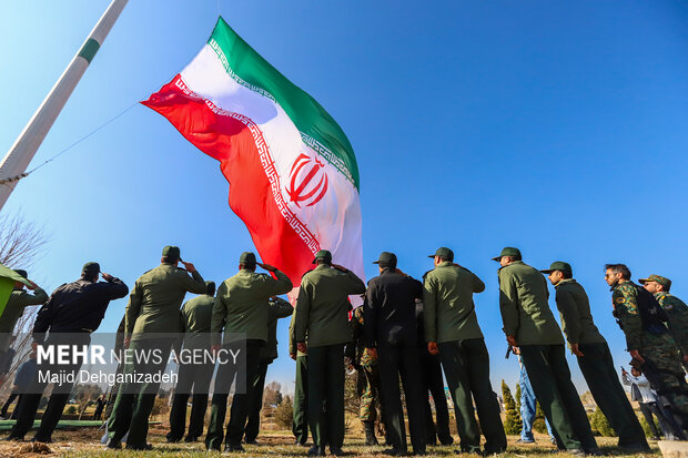 آئین اهتزاز پرچم مقدس جمهوری اسلامی ایران در یزد