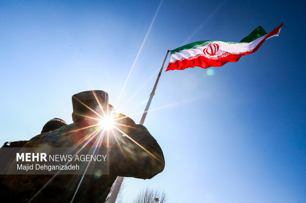 آئین اهتزاز پرچم مقدس جمهوری اسلامی ایران در یزد