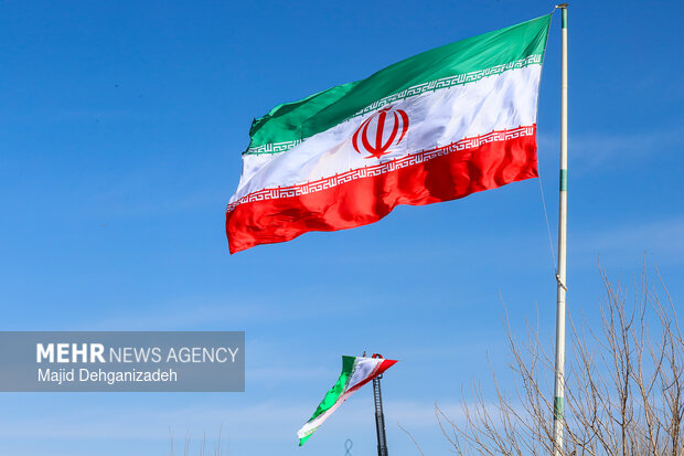 آئین اهتزاز پرچم مقدس جمهوری اسلامی ایران در یزد