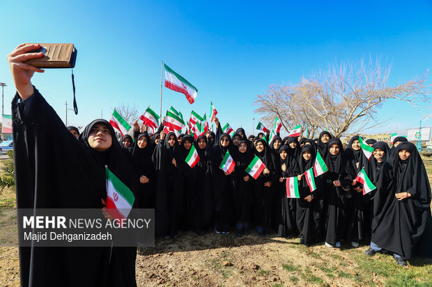آئین اهتزاز پرچم مقدس جمهوری اسلامی ایران در یزد