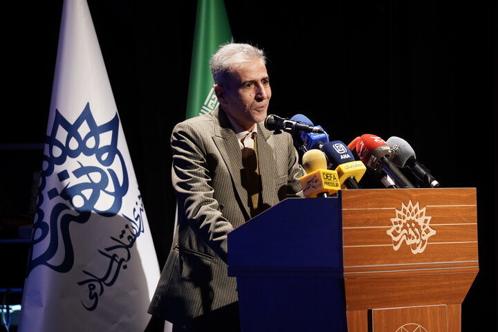 در حفظ انقلاب و تمامیت ارضی کشور مردم کردستان نقش داشتند