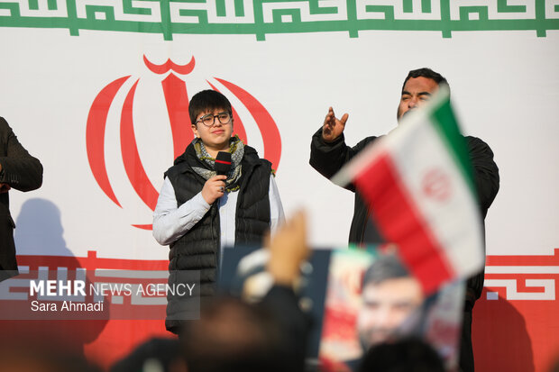 رجز خوانی علی ظریف فرزند جانباز شهید مدافع امنیت «مهدی ظریف» در مشهد