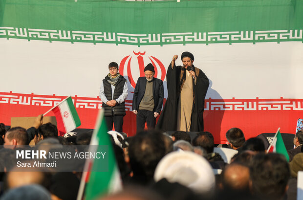 تشییع پیکر مطهر جانباز شهید مدافع امنیت «مهدی ظریف» در مشهد