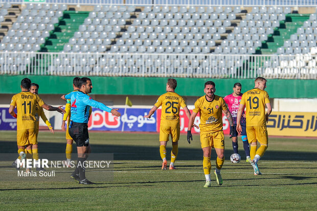 لیگ برتر فوتبال - آلومینیوم و تراکتور