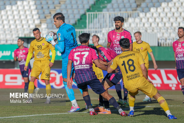 لیگ برتر فوتبال - آلومینیوم و تراکتور