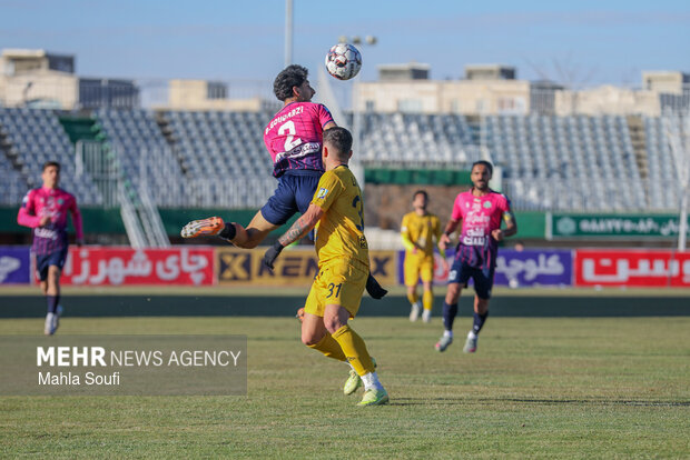 لیگ برتر فوتبال - آلومینیوم و تراکتور