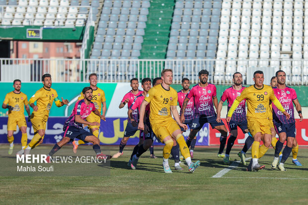 لیگ برتر فوتبال - آلومینیوم و تراکتور