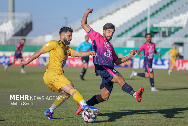 لیگ برتر فوتبال - آلومینیوم و تراکتور