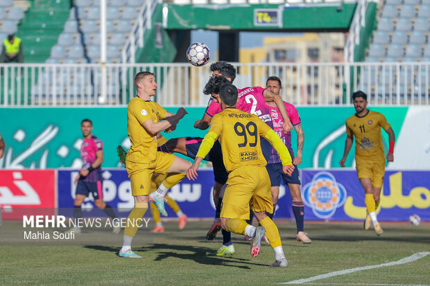 لیگ برتر فوتبال - آلومینیوم و تراکتور