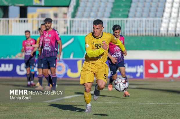 لیگ برتر فوتبال - آلومینیوم و تراکتور