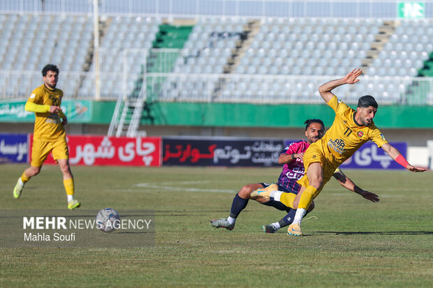 لیگ برتر فوتبال - آلومینیوم و تراکتور