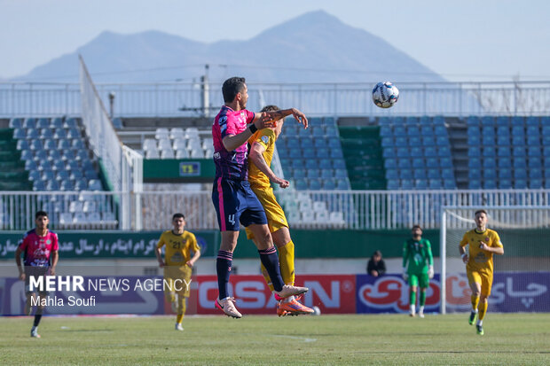 لیگ برتر فوتبال - آلومینیوم و تراکتور