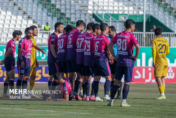 لیگ برتر فوتبال - آلومینیوم و تراکتور