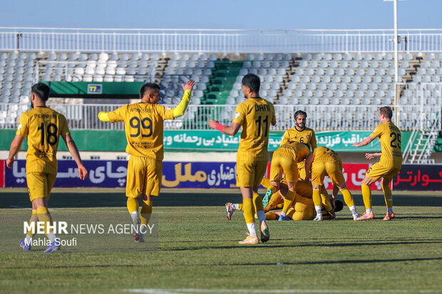 لیگ برتر فوتبال - آلومینیوم و تراکتور