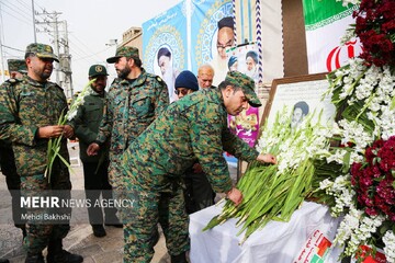 بیت تاریخی امام خمینی(ره) در قم گلباران می شود