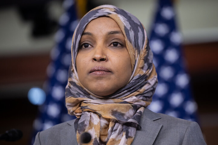 ABD’de Somali asıllı Temsilciler Meclisi Üyesi Ilhan Omar’a spreyli saldırı(+video)