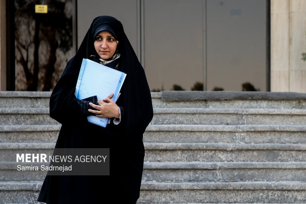 فرزانه صادق وزیر راه و شهرسازی در حاشیه جلسه هیئت دولت