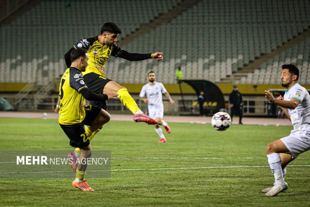 لیگ برتر فوتبال - سپاهان و گل گهر