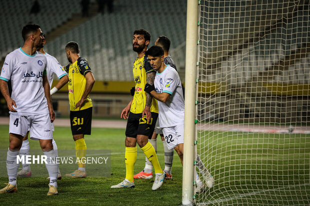 لیگ برتر فوتبال - سپاهان و گل گهر