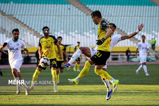 لیگ برتر فوتبال - سپاهان و گل گهر