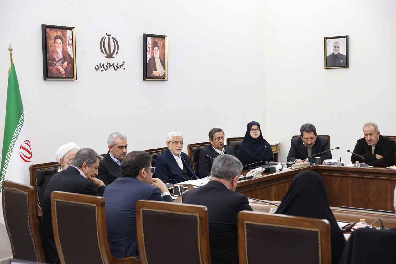 عارف: وضعیت بازار پول و سرمایه می‌تواند بهتر از شرایط فعلی شود