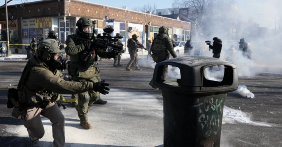 «تام هومن» در خط مقدم؛ آیا اعتراضات مینیاپولیس آمریکا مهار میشود؟