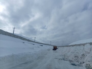شکری: برف‌روبی بیش از ۳۷۰۰ کیلومتر از محورهای آذربایجان‌غربی