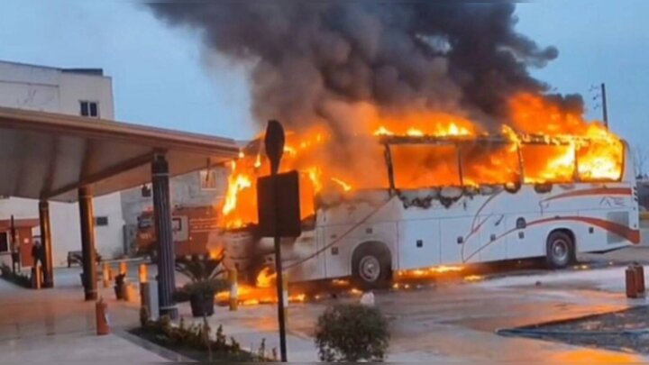 آتش‌سوزی یک دستگاه اتوبوس در پایانه مسافربری رامسر