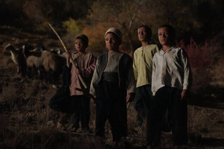 فرار از دام بیوگرافیهای قهرمانمحور؛ در «کوچ» قهرمان نمیبینید