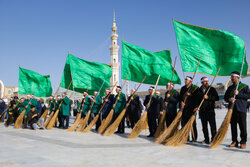 آیین جاروکشی خادمان مسجد جمکران