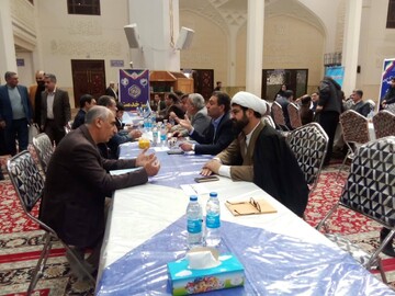 برپایی میز خدمت تبلیغات اسلامی فارس در حرم شاهچراغ(ع)