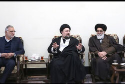 دیدار رئیس ستاد دهه فجر و شهردار تهران با تولیت حرم امام خمینی(ره)