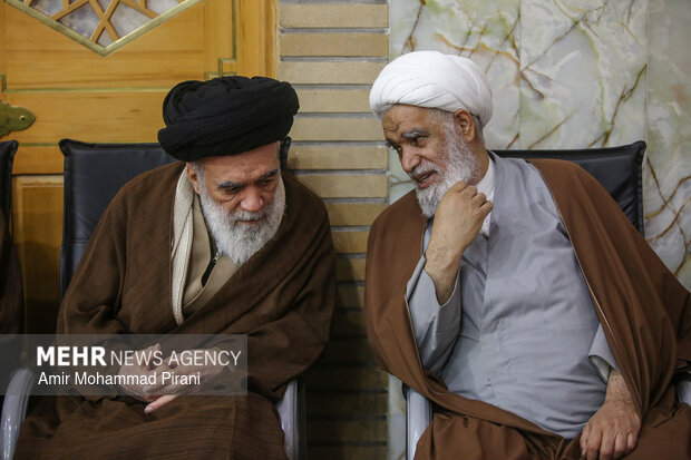 بزرگداشت شهدای اغتشاشات در حرم حضرت معصومه(س)