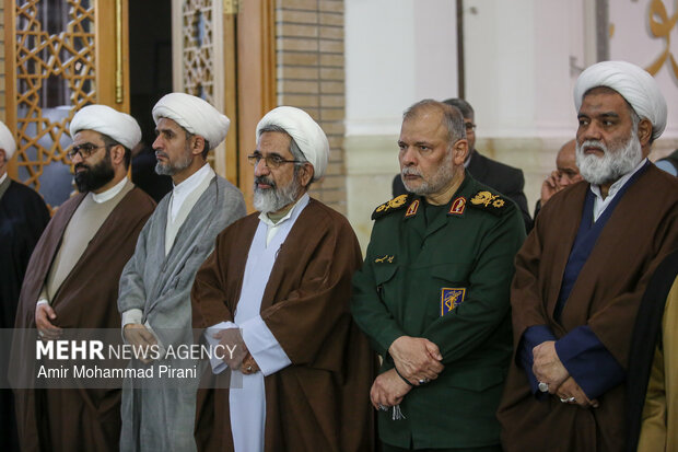 بزرگداشت شهدای اغتشاشات در حرم حضرت معصومه(س)