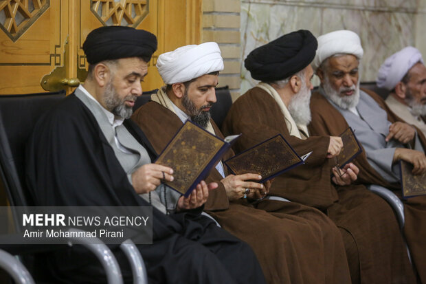 بزرگداشت شهدای اغتشاشات در حرم حضرت معصومه(س)