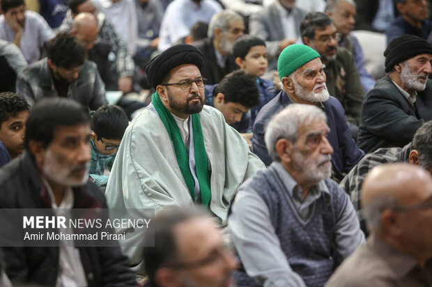 بزرگداشت شهدای اغتشاشات در حرم حضرت معصومه(س)