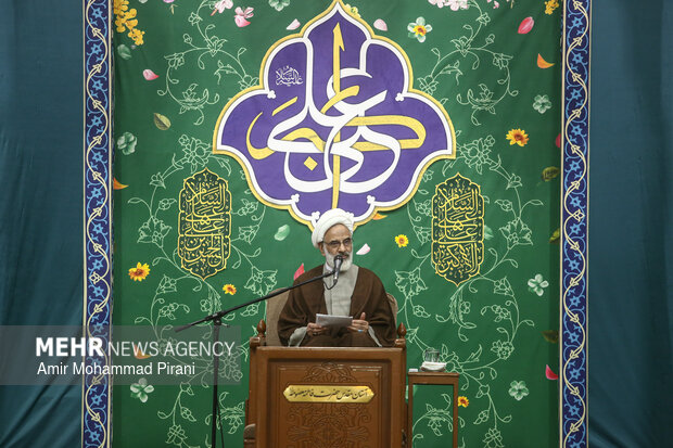 بزرگداشت شهدای اغتشاشات در حرم حضرت معصومه(س)