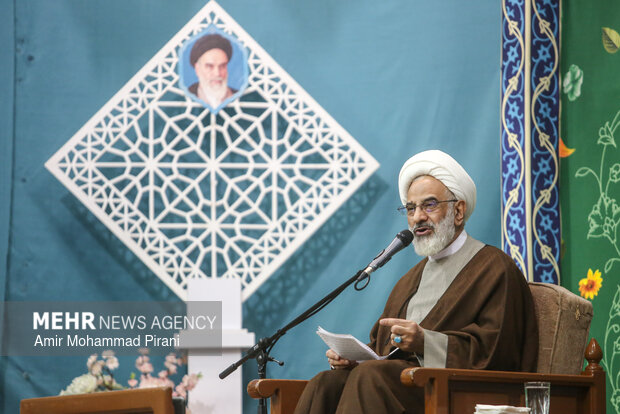 بزرگداشت شهدای اغتشاشات در حرم حضرت معصومه(س)