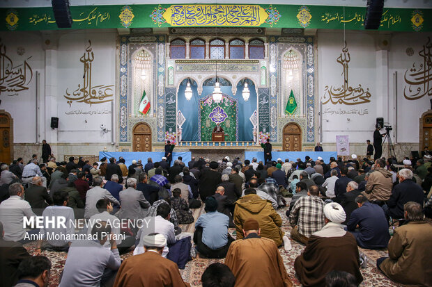 بزرگداشت شهدای اغتشاشات در حرم حضرت معصومه(س)
