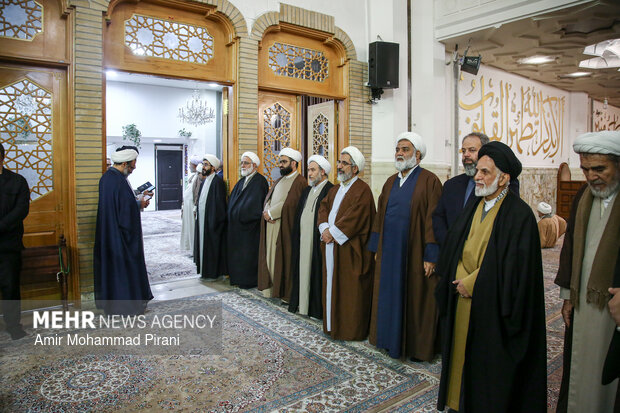 بزرگداشت شهدای اغتشاشات در حرم حضرت معصومه(س)