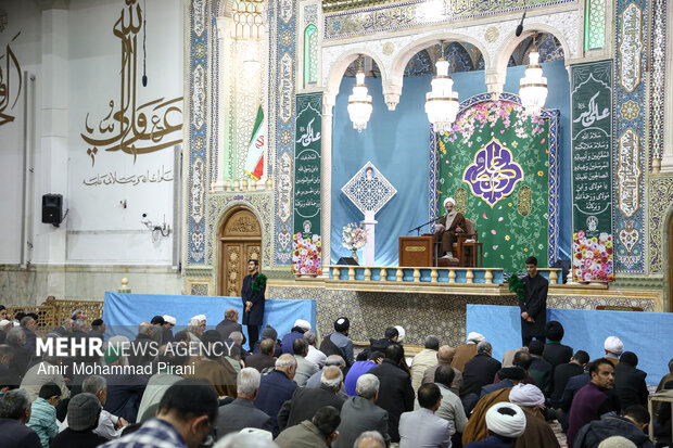 بزرگداشت شهدای اغتشاشات در حرم حضرت معصومه(س)